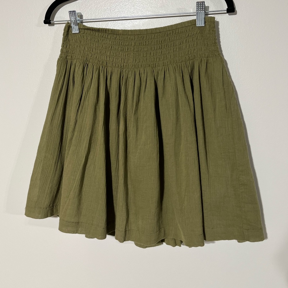 New York & Company Women’s Olive Green Skirt with Underlining.